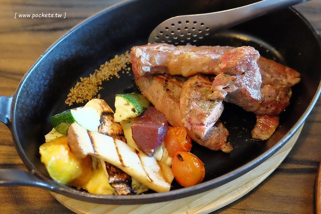 Fonte653 丰鑄鐵鍋料理┃台中南屯美食：低溫烹飪料理手法，呈現出食材最單純的美味，台中少見的鑄鐵鍋料理，很優質的環境和餐點，下午茶6/17起上市 @飛天璇的口袋