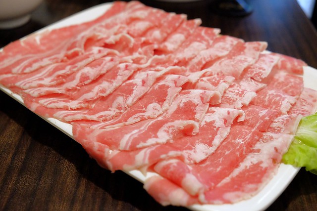 寬窄巷子老成都火鍋┃豐原美食推薦：使用20多種中藥辛香料，麻辣香濃的道地四川風味火鍋，記者出身的四川美女老闆娘，食尚玩家報導 @飛天璇的口袋