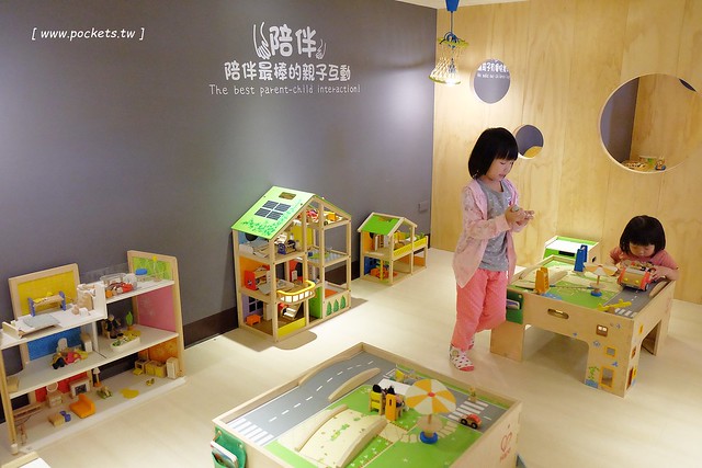 桃禧航空城酒店┃桃園飯店推薦：浪漫至極的水晶教堂、小孩最愛的木樂地Hape桃園館、入住送小恐龍玩偶、鄰近桃園國際機場交通方便 @飛天璇的口袋