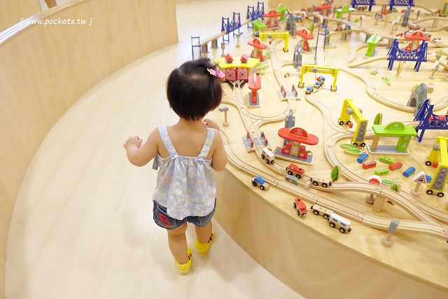 桃禧航空城酒店┃桃園飯店推薦：浪漫至極的水晶教堂、小孩最愛的木樂地Hape桃園館、入住送小恐龍玩偶、鄰近桃園國際機場交通方便 @飛天璇的口袋