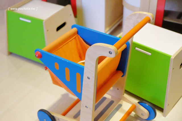 桃禧航空城酒店┃桃園飯店推薦：浪漫至極的水晶教堂、小孩最愛的木樂地Hape桃園館、入住送小恐龍玩偶、鄰近桃園國際機場交通方便 @飛天璇的口袋