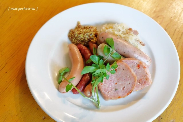 日本山梨｜清里一日遊．Rock餐廳、清里聖アンデレ教会、清高寮、萌木之村 @飛天璇的口袋