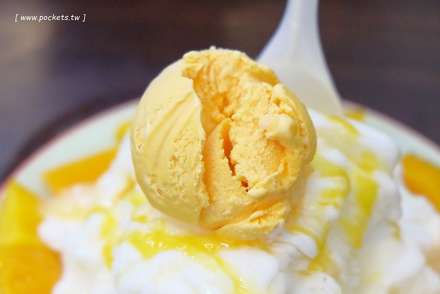 台中南屯｜黃家黑砂糖剉冰，料多味美的超人氣剉冰店，食尚玩家和蘋果日報採訪報導 @飛天璇的口袋