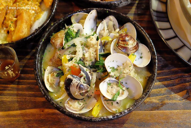 昨日花卷┃台中西區美食：Fusion創意料理作法，將各國料理融入菜色，新菜單正式上市，打卡破百送開胃菜，商業午餐送飲料，週五夜晚啤酒買一送一 @飛天璇的口袋