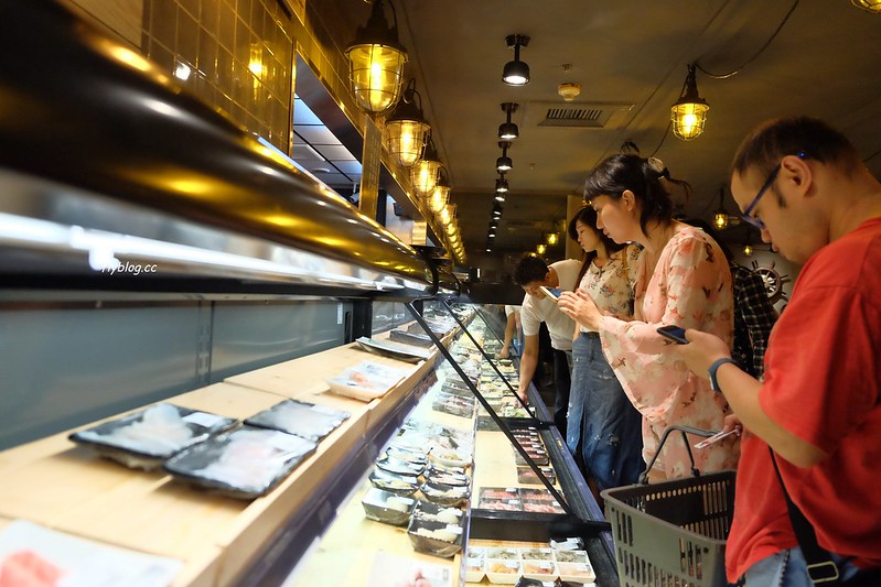 祥富水產沙茶火鍋超市┃台中北區：一個人$30元火鍋湯底，自已到超市買食材煮火鍋，享受在家煮火鍋的概念，中友百貨地下三樓 @飛天璇的口袋