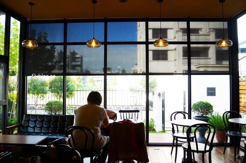 舞森咖啡┃台中北屯：溫馨有質感的咖啡館，甜點表現也不錯，可以使用插座和wifi，大坑地區下午茶推薦 @飛天璇的口袋