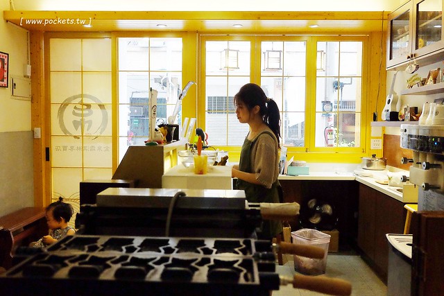 金帛霜淇淋專賣店┃台中北區美食：一中商圈的散步美食，抹茶鯛魚燒宇治金時上市，搬了家之後空間更寬敞，有淡淡的日式復古氛圍 @飛天璇的口袋