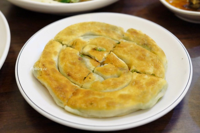 【台中西區】饕之鄉李姐的店：有平價鼎泰豐美喻的小籠包，蔥油餅和鮭魚炒飯也推薦 @飛天璇的口袋