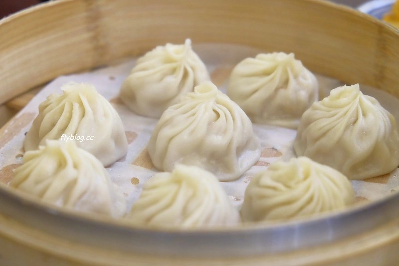 【台中西區】饕之鄉李姐的店：有平價鼎泰豐美喻的小籠包，蔥油餅和鮭魚炒飯也推薦 @飛天璇的口袋