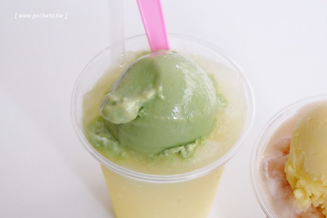 台中南屯｜2 in one 冰淇淋專賣店，當冰沙遇到冰淇淋，天然無負擔的夏日冰品 @飛天璇的口袋