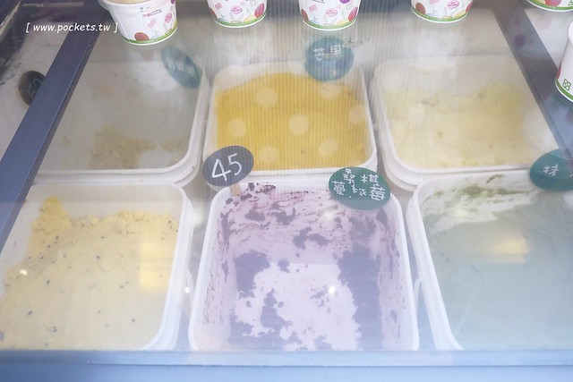 台中南屯｜2 in one 冰淇淋專賣店，當冰沙遇到冰淇淋，天然無負擔的夏日冰品 @飛天璇的口袋