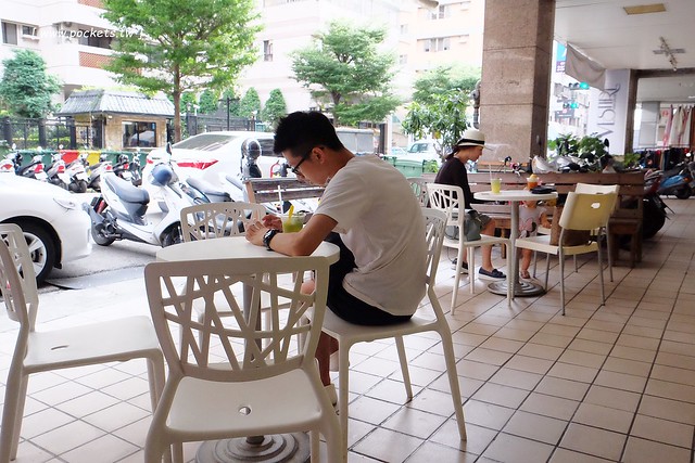 台中南屯｜2 in one 冰淇淋專賣店，當冰沙遇到冰淇淋，天然無負擔的夏日冰品 @飛天璇的口袋