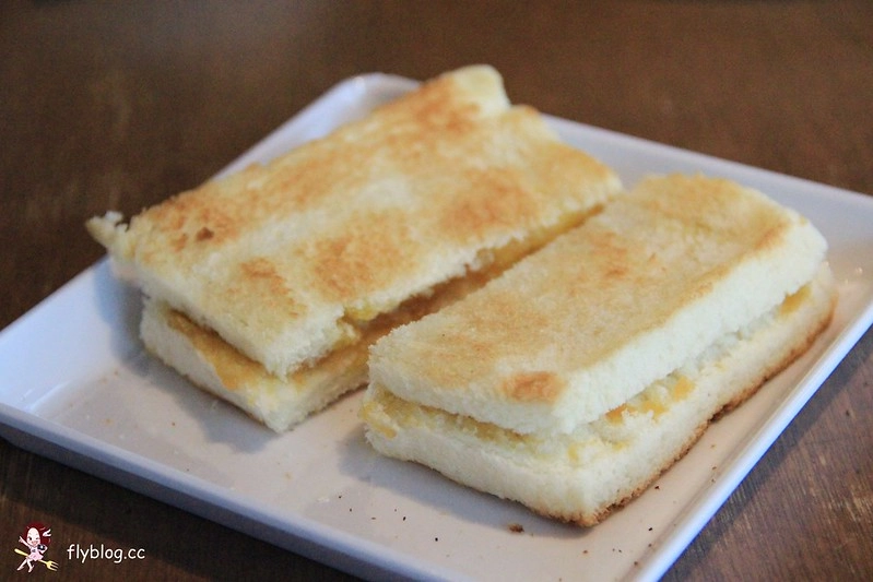 吐司工坊．Toast Box┃新加坡美食：新加坡必吃早餐，Vivo City怡豐城大食代美食街，咖椰吐司、香蘭蛋糕和辣死你媽一網打盡 @飛天璇的口袋