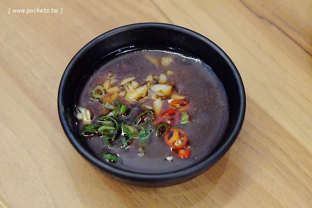 灰鴿┃台中西屯美食：中科商圈精緻火鍋餐廳，嚴選頂級食材， 澳洲極黑和牛、活體波士頓龍蝦、帝王鮭魚、天使紅蝦，開幕期間點鍋送伊比利豬 @飛天璇的口袋