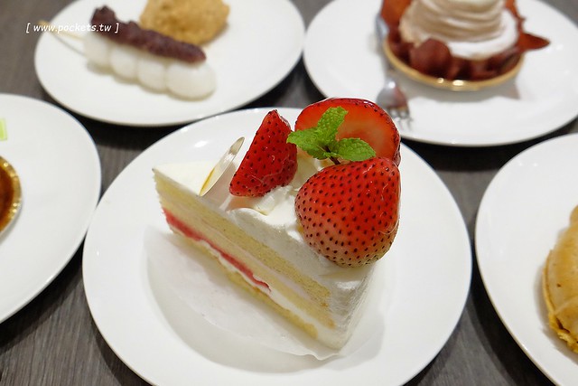 莎得徠茲．Chateraise┃台中逢甲美食：來自日本富士山下山梨縣的日法式甜點店，日本擁有470家連鎖店，標榜使用日本直送的食材，推薦生乳捲和泡芙 @飛天璇的口袋