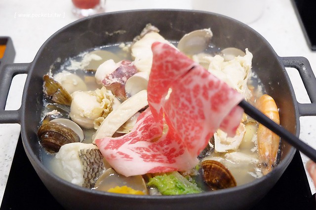 肉魂鑄鐵料理．de Meaty Spirit┃台中北屯美食：環境寬敞又明亮，食材新鮮又奢華，澳洲9A牛肉+帝王蟹等季節性現流海鮮，台中少見的鐵鑄鍋火鍋店 @飛天璇的口袋