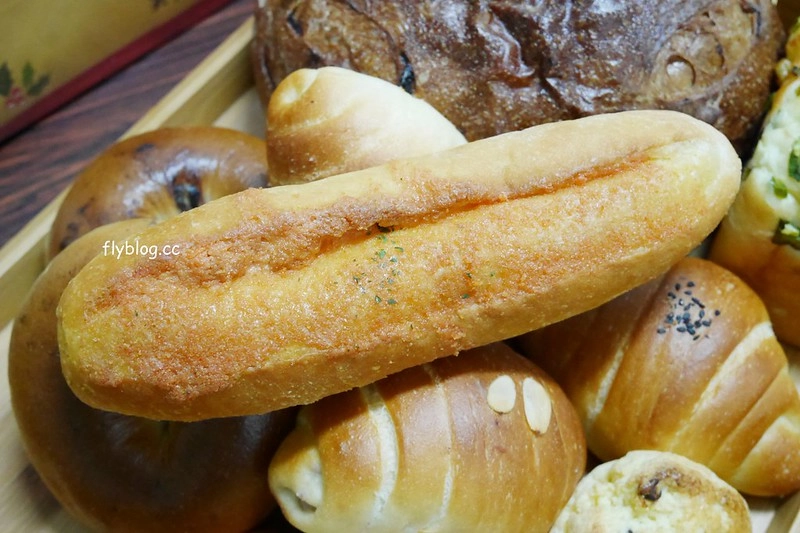 台中吳寶春麵包｜世界冠軍麵包台中也吃的到，推薦台中限定和鹽味可頌，還有冰淇淋也很好吃 @飛天璇的口袋