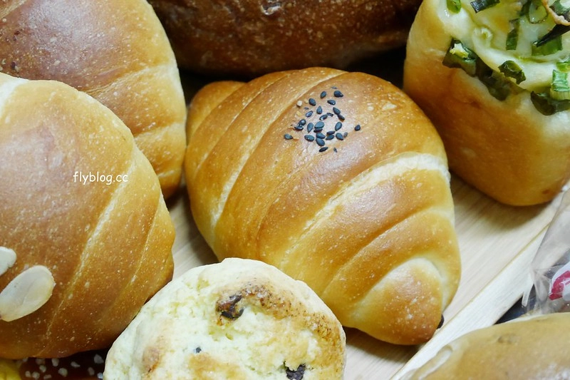 台中吳寶春麵包｜世界冠軍麵包台中也吃的到，推薦台中限定和鹽味可頌，還有冰淇淋也很好吃 @飛天璇的口袋