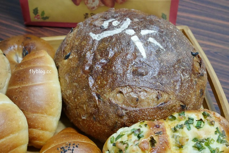 台中吳寶春麵包｜世界冠軍麵包台中也吃的到，推薦台中限定和鹽味可頌，還有冰淇淋也很好吃 @飛天璇的口袋