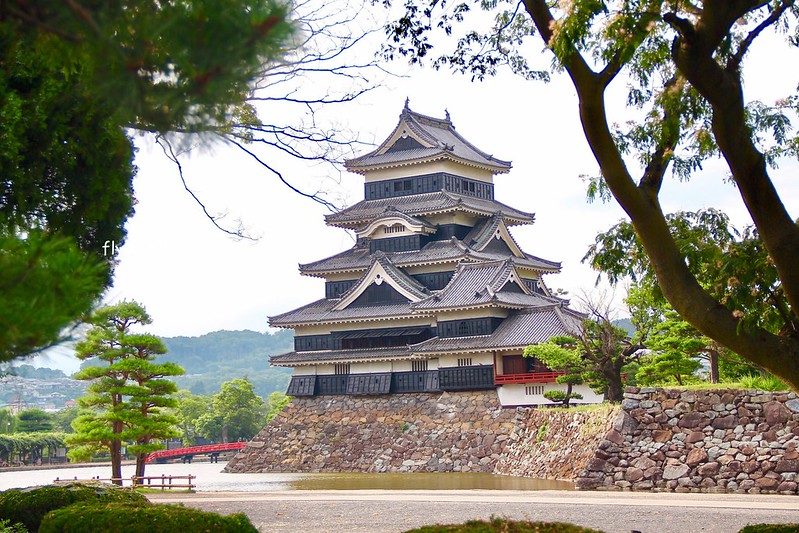 日本長野｜松本城．日本五大國寶城之一，日本最古老的五層六樓天守閣，門票售價以及交通方式資訊 @飛天璇的口袋