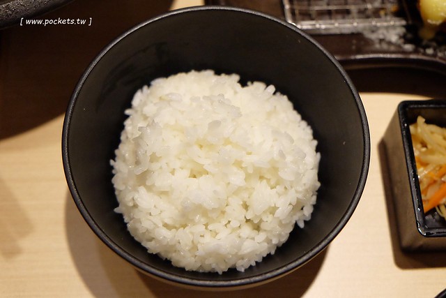 新宿勝博殿｜慶祝11週年慶，週週抽日本東京雙人來回機票，新上市金黃極濃的雪花起司豬排，品嚐超厚切日式炸豬排的美味 @飛天璇的口袋