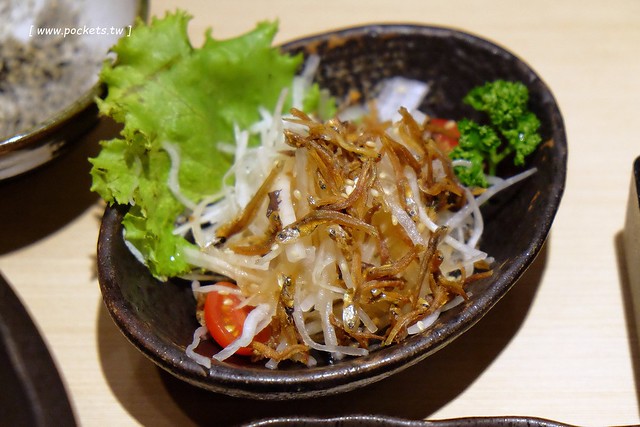 新宿勝博殿｜慶祝11週年慶，週週抽日本東京雙人來回機票，新上市金黃極濃的雪花起司豬排，品嚐超厚切日式炸豬排的美味 @飛天璇的口袋