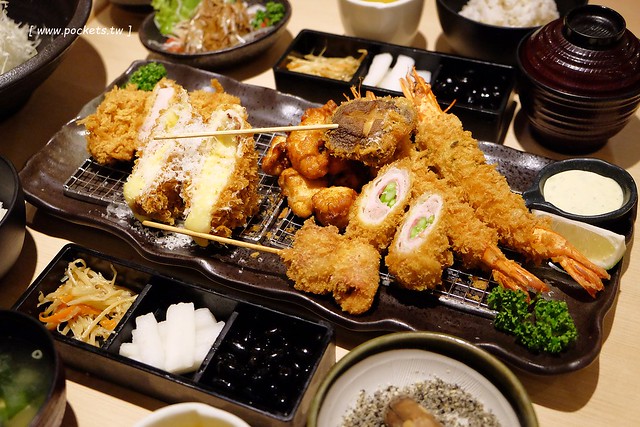 新宿勝博殿｜慶祝11週年慶，週週抽日本東京雙人來回機票，新上市金黃極濃的雪花起司豬排，品嚐超厚切日式炸豬排的美味 @飛天璇的口袋