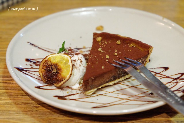 小倉庫．DEPOT：充滿英式復古情懷的文青咖啡館，可以從早午餐吃到下午茶，推薦燉飯和甜點，好吃有誠意 @飛天璇的口袋