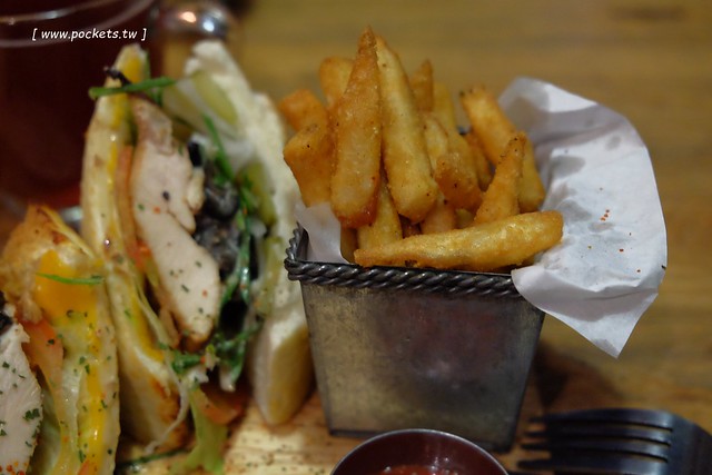 小倉庫．DEPOT：充滿英式復古情懷的文青咖啡館，可以從早午餐吃到下午茶，推薦燉飯和甜點，好吃有誠意 @飛天璇的口袋