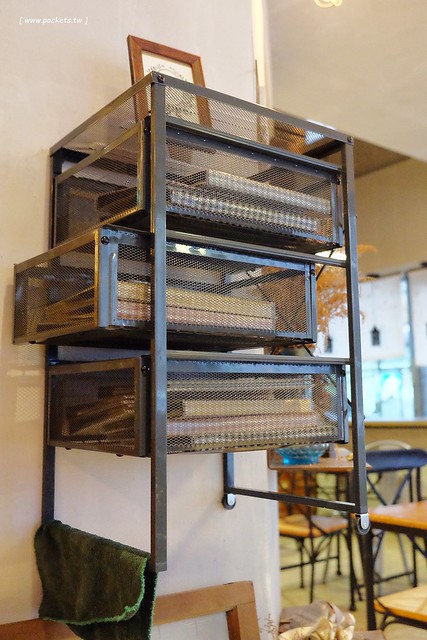 小倉庫．DEPOT：充滿英式復古情懷的文青咖啡館，可以從早午餐吃到下午茶，推薦燉飯和甜點，好吃有誠意 @飛天璇的口袋