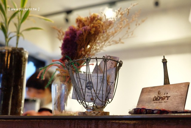 小倉庫．DEPOT：充滿英式復古情懷的文青咖啡館，可以從早午餐吃到下午茶，推薦燉飯和甜點，好吃有誠意 @飛天璇的口袋