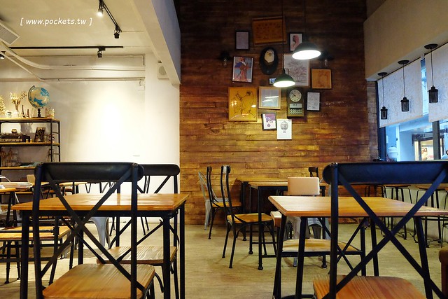 小倉庫．DEPOT：充滿英式復古情懷的文青咖啡館，可以從早午餐吃到下午茶，推薦燉飯和甜點，好吃有誠意 @飛天璇的口袋