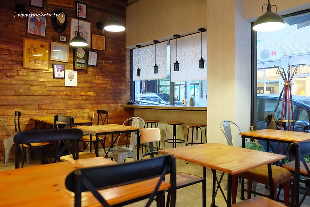 小倉庫．DEPOT：充滿英式復古情懷的文青咖啡館，可以從早午餐吃到下午茶，推薦燉飯和甜點，好吃有誠意 @飛天璇的口袋