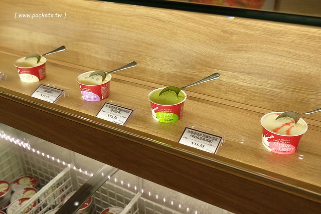 莎得徠茲．Chateraise┃台中逢甲美食：來自日本富士山下山梨縣的日法式甜點店，日本擁有470家連鎖店，標榜使用日本直送的食材，推薦生乳捲和泡芙 @飛天璇的口袋