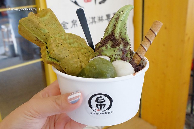 金帛霜淇淋專賣店┃台中北區美食：一中商圈的散步美食，抹茶鯛魚燒宇治金時上市，搬了家之後空間更寬敞，有淡淡的日式復古氛圍 @飛天璇的口袋