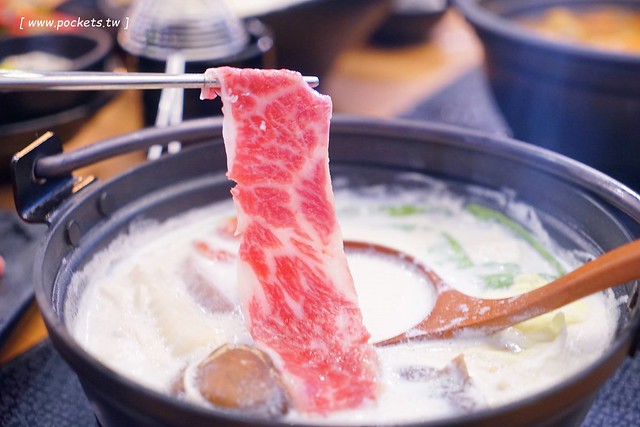 灰鴿┃台中西屯美食：中科商圈精緻火鍋餐廳，嚴選頂級食材， 澳洲極黑和牛、活體波士頓龍蝦、帝王鮭魚、天使紅蝦，開幕期間點鍋送伊比利豬 @飛天璇的口袋