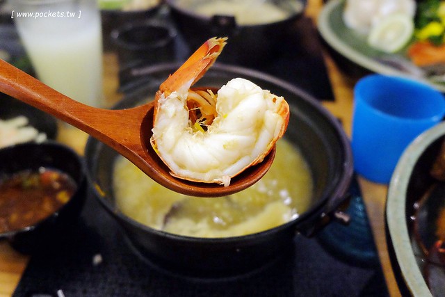 灰鴿┃台中西屯美食：中科商圈精緻火鍋餐廳，嚴選頂級食材， 澳洲極黑和牛、活體波士頓龍蝦、帝王鮭魚、天使紅蝦，開幕期間點鍋送伊比利豬 @飛天璇的口袋