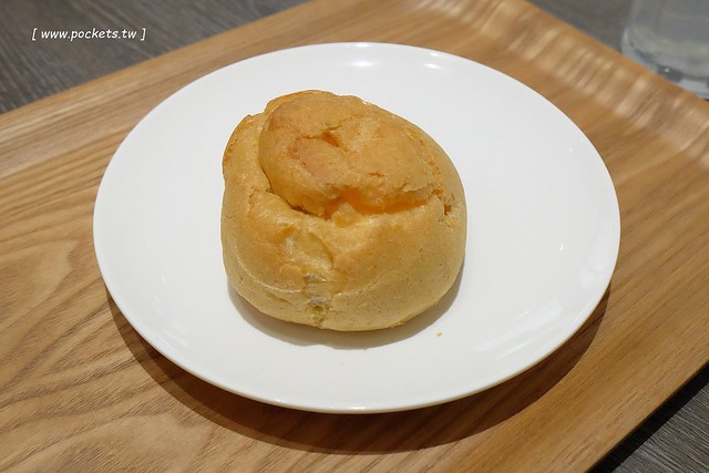 莎得徠茲．Chateraise┃台中逢甲美食：來自日本富士山下山梨縣的日法式甜點店，日本擁有470家連鎖店，標榜使用日本直送的食材，推薦生乳捲和泡芙 @飛天璇的口袋