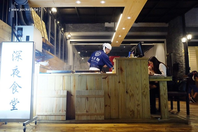 同拉麵┃台中北屯美食：大坑地區的深夜食堂，很接近日本風味的好吃拉麵，才開幕沒多久就要拿號碼牌，除了九州拉麵還有關東煮，超夯的小鮮肉和燈炮奶茶 @飛天璇的口袋