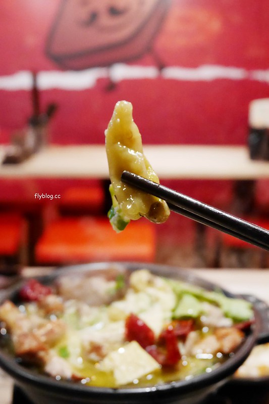 那個鍋．一中店┃台中北區：一個人也可以吃麻辣鍋，還有手工麵無限吃到飽，一中店試賣期間全面5折 @飛天璇的口袋