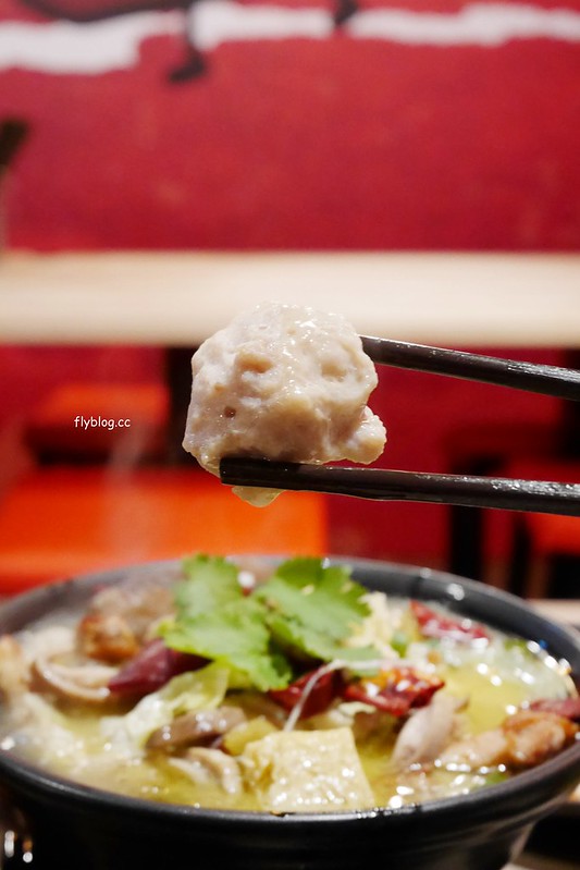 那個鍋．一中店┃台中北區：一個人也可以吃麻辣鍋，還有手工麵無限吃到飽，一中店試賣期間全面5折 @飛天璇的口袋