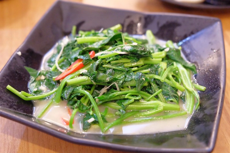 台中南屯｜半島鐵盒茶餐廳．香港人開的茶餐廳，餐點平價好吃推薦 @飛天璇的口袋
