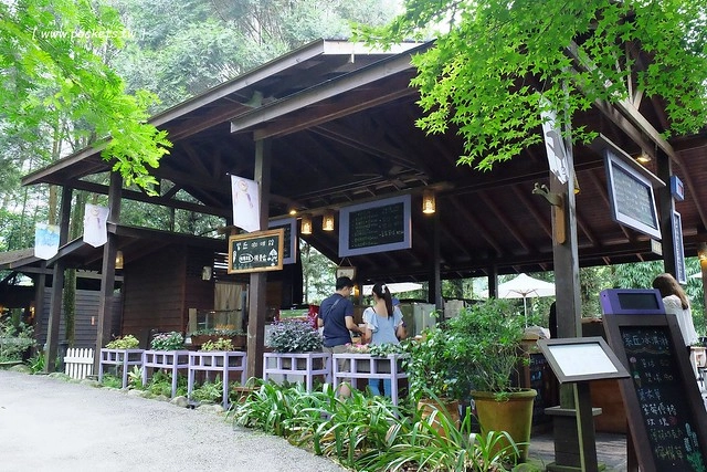 台中新社｜薰衣草森林新社店．充滿幸福的紫色樂園，享受森林裡的芬多精 @飛天璇的口袋