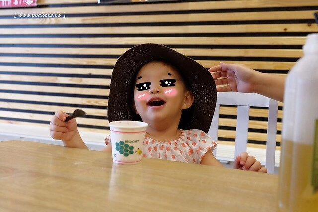 Fun Tower日式可麗餅┃台中西區美食：南台灣超人氣日本軟式可麗餅，朵朵都像盛開的小花，台中國美館商圈散步甜點，品嚐午后的下午茶小確幸 @飛天璇的口袋