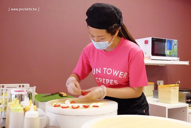 Fun Tower日式可麗餅┃台中西區美食：南台灣超人氣日本軟式可麗餅，朵朵都像盛開的小花，台中國美館商圈散步甜點，品嚐午后的下午茶小確幸 @飛天璇的口袋