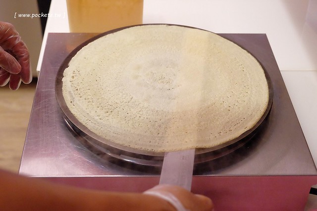 Fun Tower日式可麗餅┃台中西區美食：南台灣超人氣日本軟式可麗餅，朵朵都像盛開的小花，台中國美館商圈散步甜點，品嚐午后的下午茶小確幸 @飛天璇的口袋