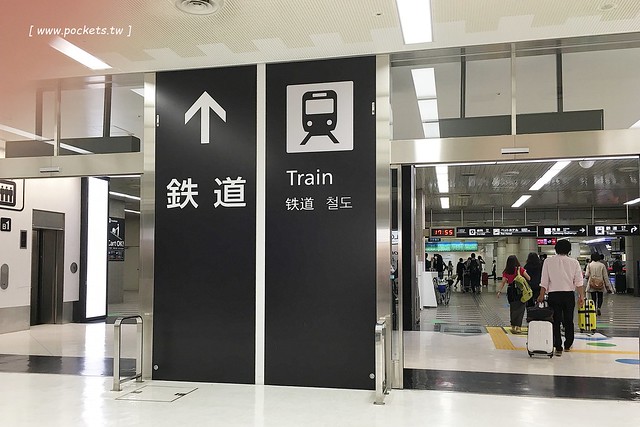 日本山梨｜如何從東京成田機場搭JR到清里車站？JR成田快線&rarr;新宿&rarr;JR中央線特急&rarr;小淵澤&rarr;小海線&rarr;清里車站，詳細交通方式換程解說分享 @飛天璇的口袋