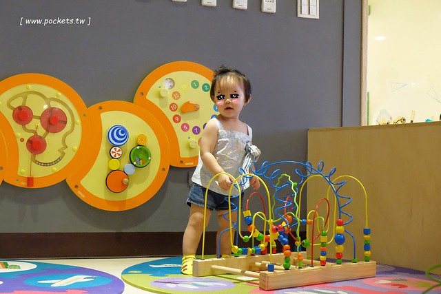 桃禧航空城酒店┃桃園飯店推薦：浪漫至極的水晶教堂、小孩最愛的木樂地Hape桃園館、入住送小恐龍玩偶、鄰近桃園國際機場交通方便 @飛天璇的口袋