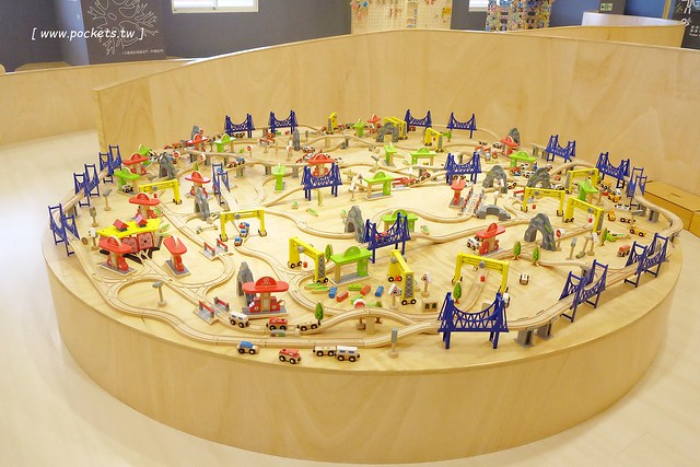 桃禧航空城酒店┃桃園飯店推薦：浪漫至極的水晶教堂、小孩最愛的木樂地Hape桃園館、入住送小恐龍玩偶、鄰近桃園國際機場交通方便 @飛天璇的口袋