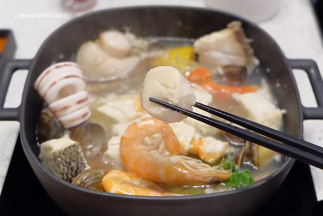 肉魂鑄鐵料理．de Meaty Spirit┃台中北屯美食：環境寬敞又明亮，食材新鮮又奢華，澳洲9A牛肉+帝王蟹等季節性現流海鮮，台中少見的鐵鑄鍋火鍋店 @飛天璇的口袋